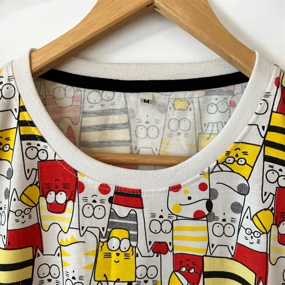 2/$20 Vibrant Red Black Yellow White Cat Graphic Short Sleeve Tee Medium - Picture 3 of 5